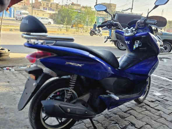 سلام عليكم دراجه بي سي اكس ياباني ما بيهه اي نقص ستان كهرباىي حساس ازدحام السعر 12 وبيهه مجال شي قليل للتواصل ***********
