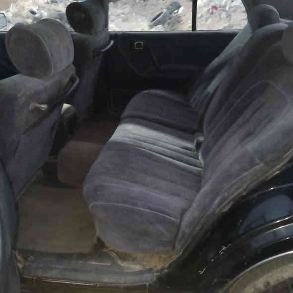 السلام عليكم ورحمة الله وبركاته
سياره ارنب كراون لون اسود 
مديل95
يسره بلاد ما محور 
كير مكينه وحداديه مكفوله 
بس بيه جعمقه مال الستيرن تندي قليل
ومكفوله السياره من نقل جثه 
وضربه 
وبأسمي وتحول يوم ثاني 
السعر 60وبيه مجال 
الرقم ***********
