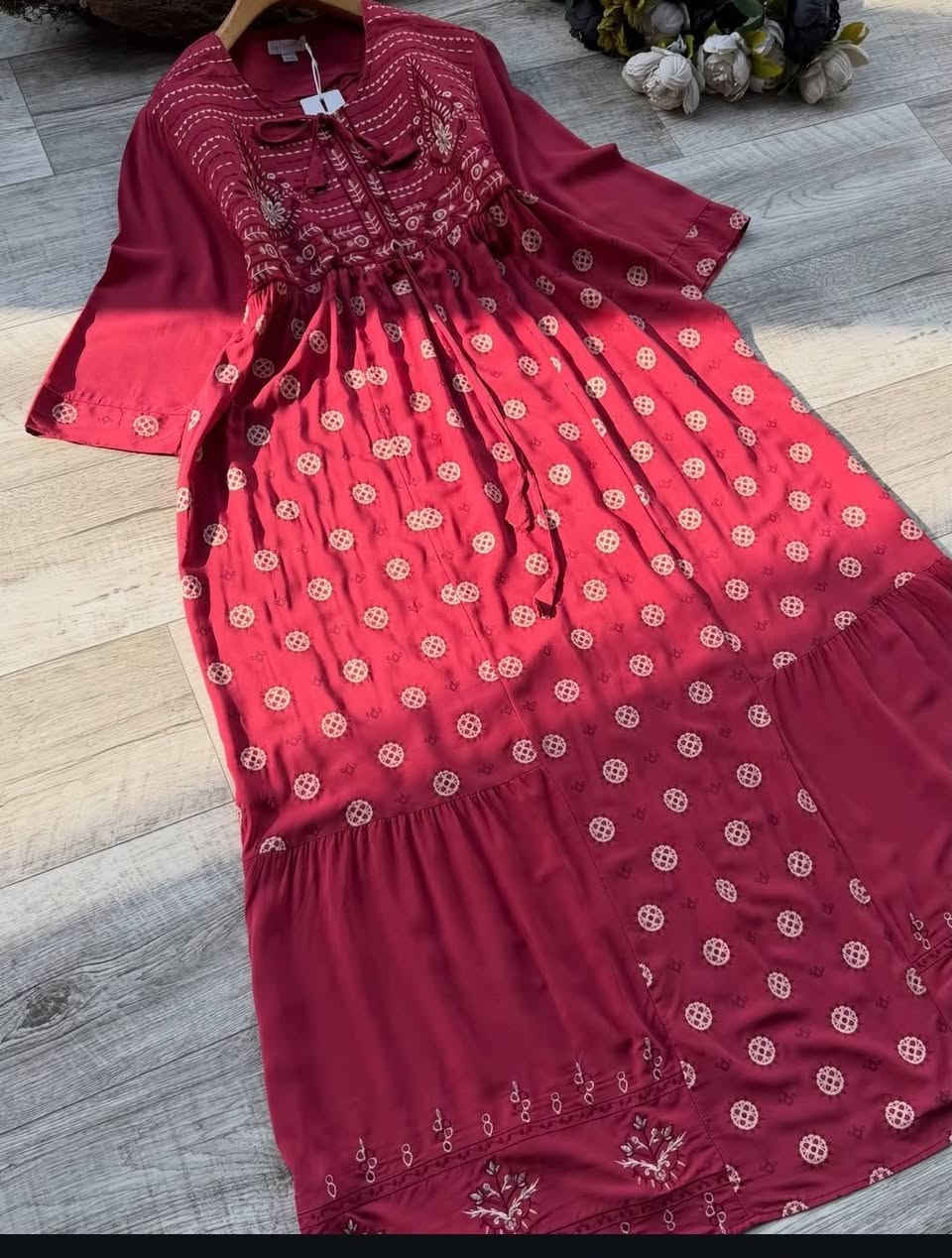 #دراعةكشمير خليجي بنعومة فاخرة ✨
لون راقي وتطريز ناعم يبرز الأنوثة بذوق هادئ🌸🦋
قصة مريحة مع شدّة خصر تعطي شكل أنيق ومرتب🐅🙂
مناسب للبيت، للضيافة ولمّات رمضان 🌙
القياسات _L __xl__2xl__3xl
#سعــــــــــــر15
يوجد توصيل داخل المسيب الفين دينار 
يوجد توصيل محافظات


**إذا كنت صاحب هذا الإعلان وتريد حذفه لأي سبب، رجاءا أرسل رسالة إلى الدعم الفني**