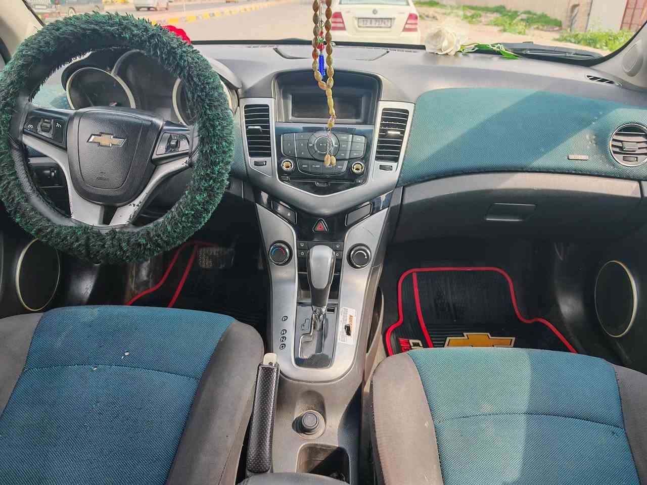 السلام عليكم 
شوفرليت كروز 2013 LT خليجي 
مثبت سرعة 
قفل مركزي 
بصمة 
تبريد وتدفئة شغال 
كير اوتو 
محرك شرط 
صبغ ومعجون جاملغ الامامي جهة النفر 
وباب النفر رش فقط
سعر 80 وبيها مجال 
***********
***********
