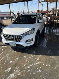 توسان موديل 2020  دواخل مشمشي  كشنين كهرباء بصمه ماشيه ١٧٠  لون ابيض  ...