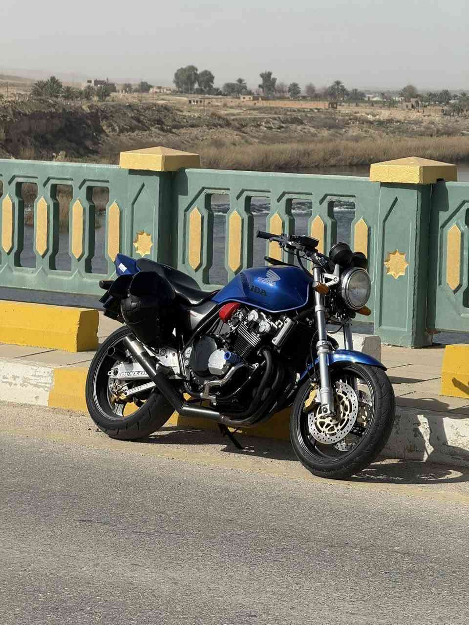 سلام عليكم دراجه سيبي فور للبيع موديل 2002بيه كمرك دراجه ماصارله هواي من منزليه من رمبه  دراجه كفاله عامه ماشيه 17الف شلعه معدل فول مالعوب بيه دراجه على وظع شركه باقي تفاصيل ‭٠٧٨٥ ٨٩٧ ٧٧٠٥‬
