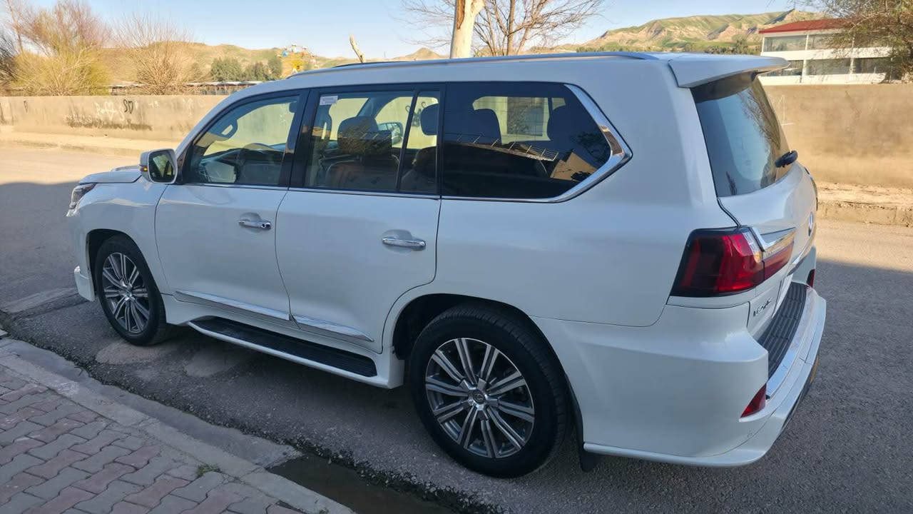 لێكزس ٢٠١٣ LX 570 شكلی گۆڕاوە بۆ ٢٠٢١ سێ پارچەی ڕەشە باقی بۆ شكل گۆڕین حیزام كراوە***********واتس ئەپ و ڤایبەری لەسەرە ***********سەیارەكە زۆر جوانە فول مواسەفات بەسمە سلایت كوشنجلد ناو قەیسی ڕادار كامیرا دەبڵ عەكسل وچوپ بەرزو نزم دەبێت سەنەوی نوێیە تا ٢٠٢٨ بۆ زانیاری زیاتر پەیوەندی بكە كويسينجاك, أربيل
