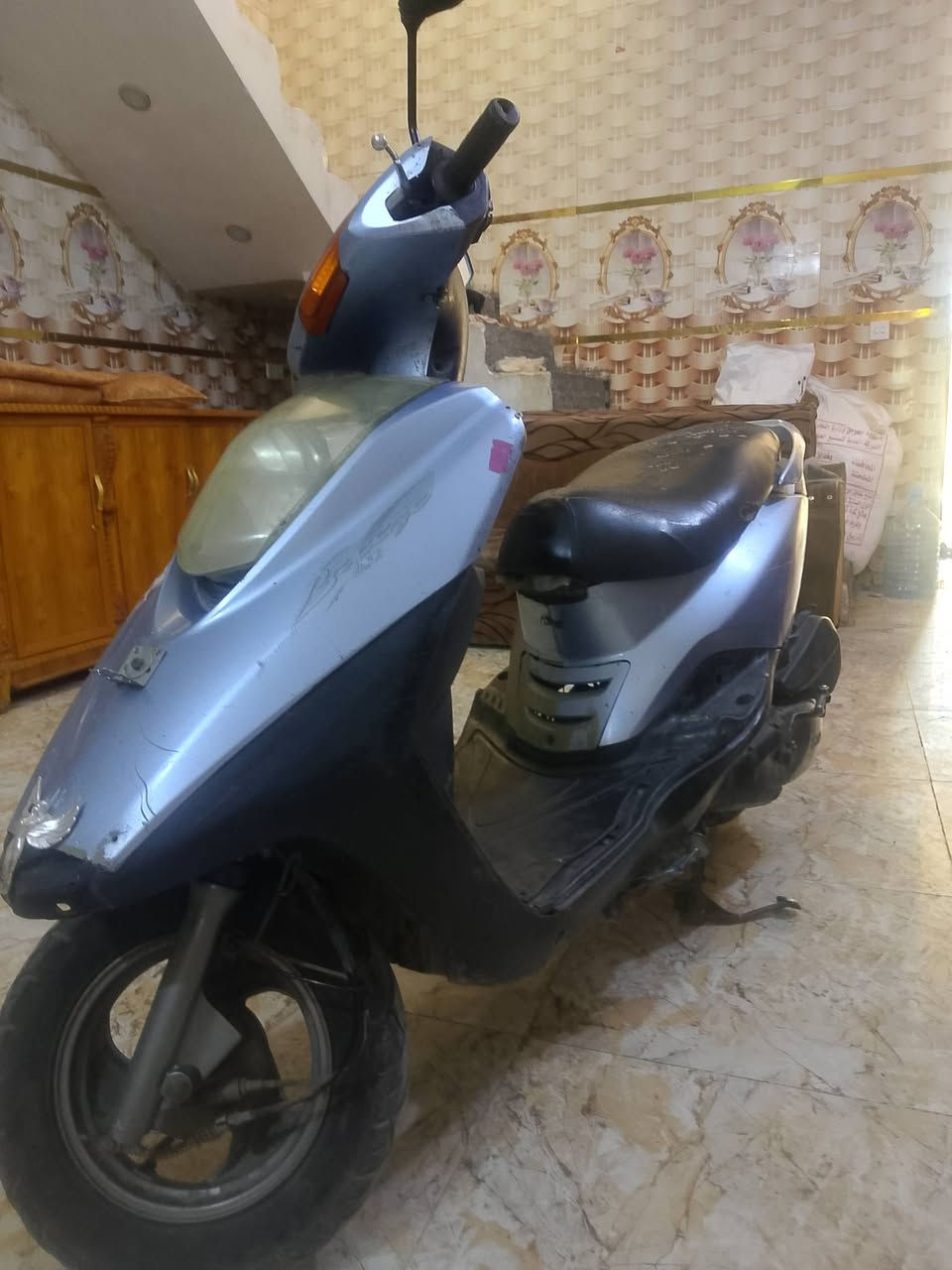 السلام عليكم  بريز لايت ناصي نكره سلف مكينه ناعمه مكفول من كل شي كله تشتغل مكان بغداد 350 شراء اتصل ***********
