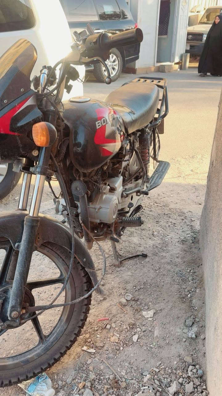 بوكسر 2022 دراجة كفالة عامة برغي ممفتوح بيها متروكة وكلشي شغال بيها كهربائيات كلشي ومرقمة سعرها 1650 مكانها بغداد العامرية ***********
