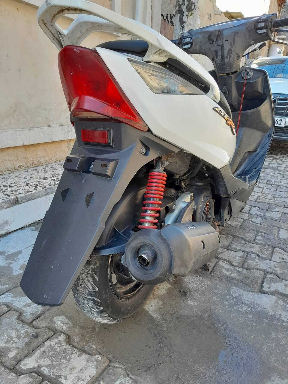 السلام عليكم دراجه ماكس ثعلب للبيع مكينه سلف هندر كهرباياتهه كلله شغاله كفرات حلوة زوج تايرات ابريكات امامي خلفي جديد السكن الحريه الثانيه الاستفسار ***********السعر ٦٥٠ وبيهه مجال
