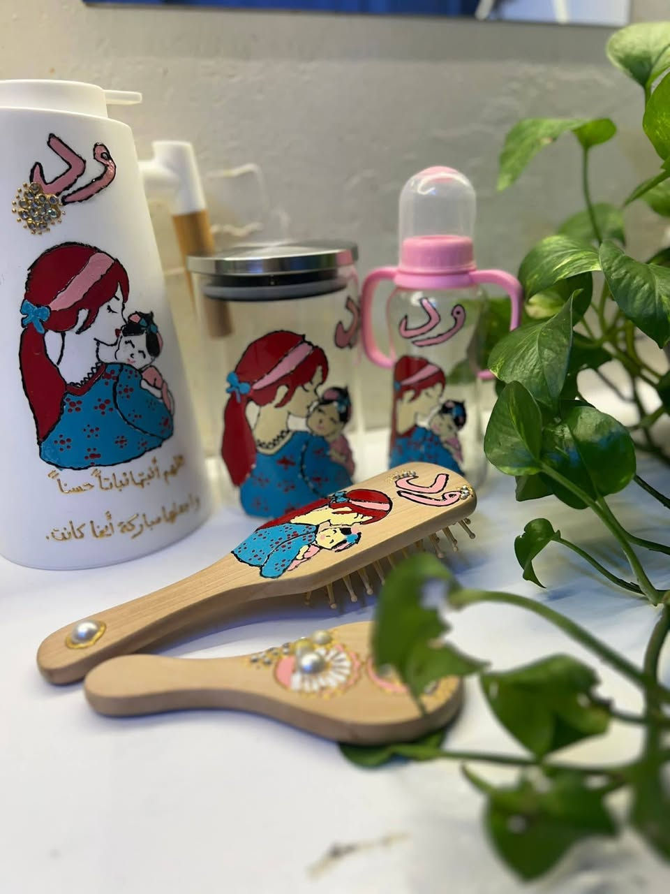 https://www.facebook.com/share/r/1EVjz246c1/👆 تابعي لبيج وراح تشوفين كل موديلاتت لتعجبكم 
✨ ريزن | تحفيات كونكريت | الرسم على الزجاج | توزيعات لجميع المناسبات ✨
نقدم لكم أجمل التصاميم بأعلى جودة ولمسات فنية مميزة:
🎨 ريزن احترافي
🪨 تحفيات كونكريت عصرية
🖌️ رسم يدوي على الزجاج
🎁 توزيعات لجميع المناسبات (أعراس، مواليد، تخرج، أعياد، هدايا)
📍 تنفيذ حسب الطلب وبأفكار تناسب ذوقكم.
📞 للحجز والاستفسار: ***********
