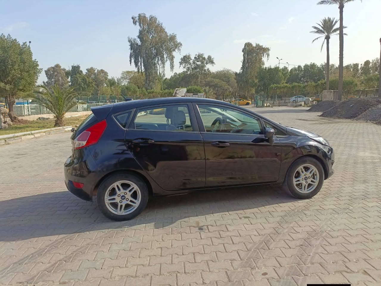 فوردت فيستا2019  se
محرك 16 
شاشة كاميرا 
بلوتوث تحكم استيرن مثبت سرعة مانع انزلاق بريك abs 
  تبريد ثلج  سيارة اقتصادي خفيف 
ويل كب 
منفذ شحن و UXP  ومنفذ 12V
كير اوتماتيك 
سنوي وهزه جديده 
ضرار/ حافة البنيد و وطارف الجاملغ 
رقم بغداد بسمي تحويل مباشر
سعرة 73 وبيها مجال 
مكان السياره بغداد الكاظمية 
***********
 ***********واتساب
