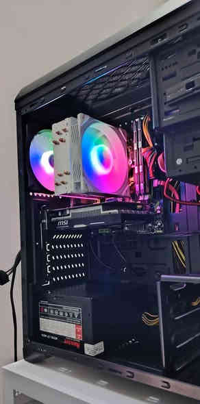 تحية طيبة للجميع 
متوفر تجميعة للبيع 
السعر ٣٠٠ الف

CPU INTEL XEON E5 2620 6 CORE 12
CPU COOLER 120M RGB
RAM 8X2 16GB DDR3
GPU GTX 1650 4GB MSI
SSD 256 +M. 2 128GB NVME
POWER 600W HUNTKEY 
CASE THERMALTAKE BLACK 

مكاني موصل توصيل موجود للكل محافضات العراق 
للتواصل *********** واتسب موصل
