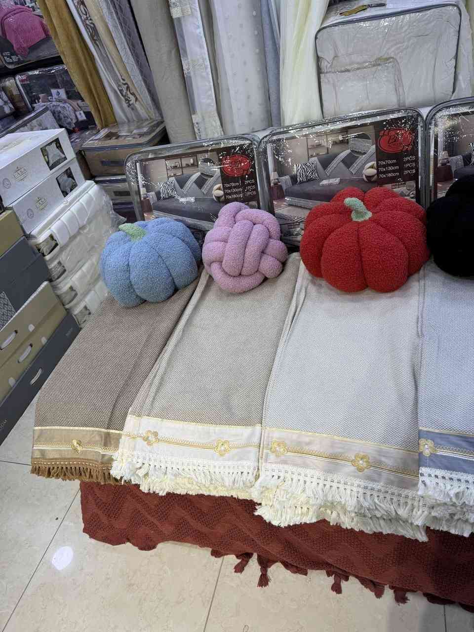 سيت مقعد قنفات مقدف ومحفر مع سوتاج مطرز (5 قطع للمقعد فقط) 
الظهر مانع تزحلق حبيبات تمنع عبور الماء قياس كبير نظام تركي (3+3+2+1+1)
القطعه الكبيره (176*75) عدد 2
القطعه الوسط (125*75) عدد 1
قطع الكراسي (65*75) عدد 2
السعر (35)✅
متوفر توصيل بغداد 5  الاف🚕🚕


**إذا كنت صاحب هذا الإعلان وتريد حذفه لأي سبب، رجاءا أرسل رسالة إلى الدعم الفني**