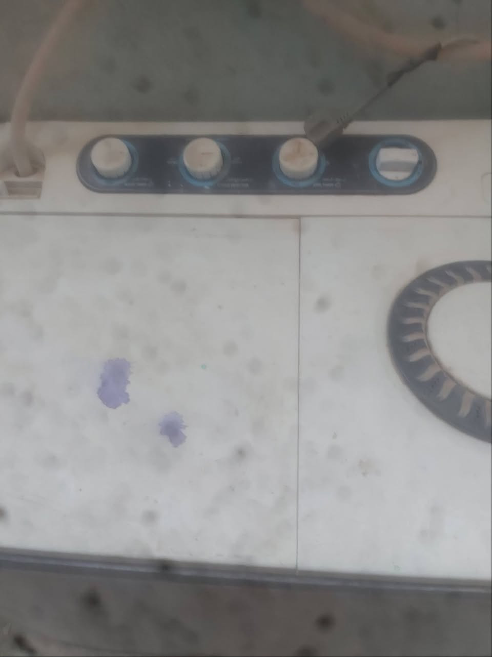 غساله جيدة نظيفه شرط الغسل والتنشيف سعر٥٥ اتصل واتساب ***********
