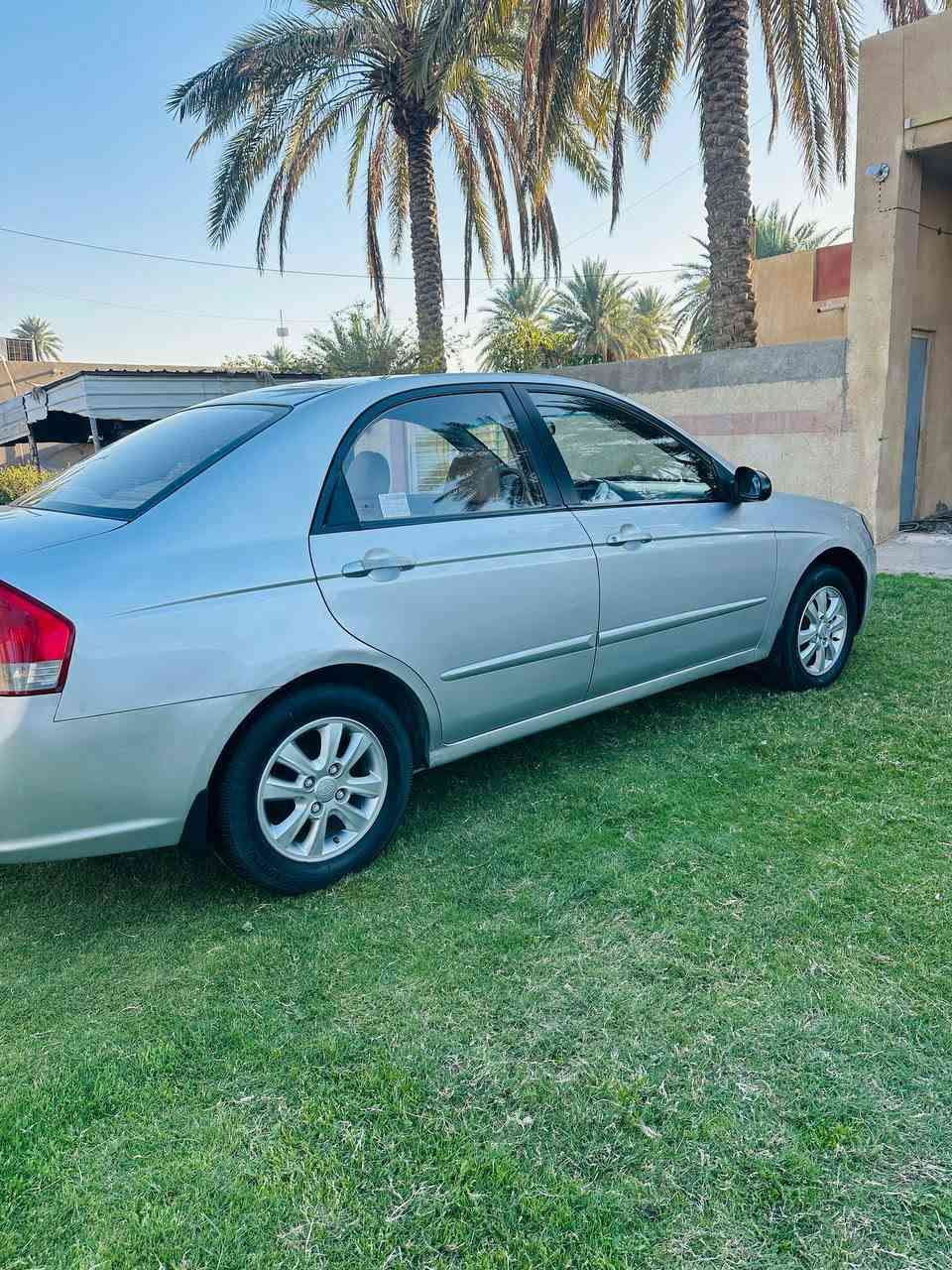 السلام عليكم للبيع سيراتو 2009 خليجي رقم بغداد السيارة جديدة وجاهزة من كلشي مكفولة من الصبغ والضربة كير محرك حدادية تخم تايرات السياره جديده داخل وخارج كلها على وضع الشركة بيه فقط الدوس مصبوغة وجه من الدور الخلفي والباقي كفالة سيارة مال جناي السعر 95وبيه مجال حك الجية المكان بابل والمالك بابل للاستفسار *********** ،***********
