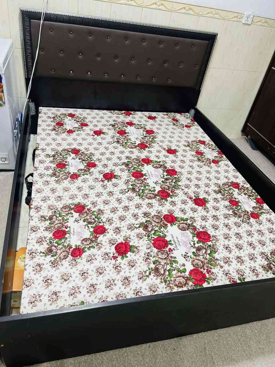 للبيع مفرد او ثنينهم عادي الكانتور 4 امتار ونص جربايه نفرين 
للتواصل ***********
