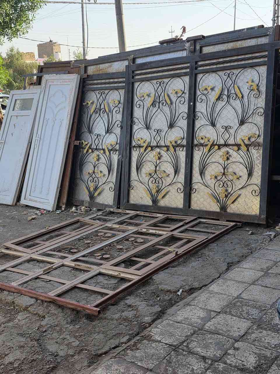 سكلة محمود السعدي واخوانه لبيع كافة أنواع الحديد والأبواب المستخدمة الاتصال على الرقم ***********
