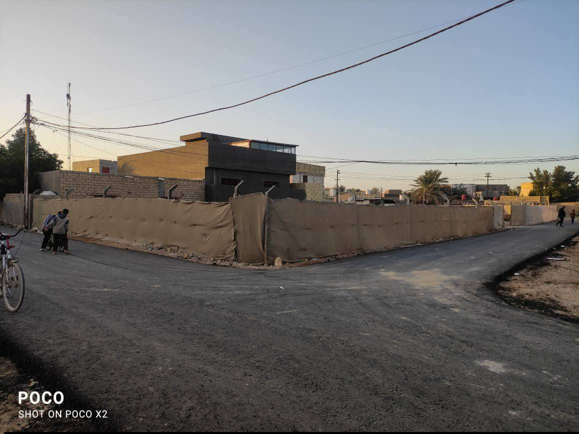 قطعة ارض للبيع طابو زراعي سند 25
المساحة 430 متر  موقعها مميز جدا ركن على ثلاث شوارع  .. شارع 8 متر 
الموقع حي الزهراء قرب معمل استاذ بهاء عيدان قرب الصورة وقريبة على الإمام الحمزه عليه السلام 
متوفرة كافة الخدمات تبيلط وماء اسالة وكهرباء 
للاستفسار الاتصال أو واتساب ***********
