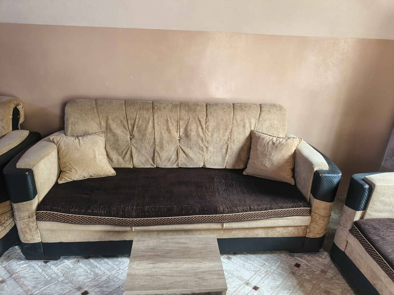 طخم قنفات 5 قطع للبيع مع طبلات5 
السعر140الف وبي مجال للشراي اتصل *********** كركوك, العراق
