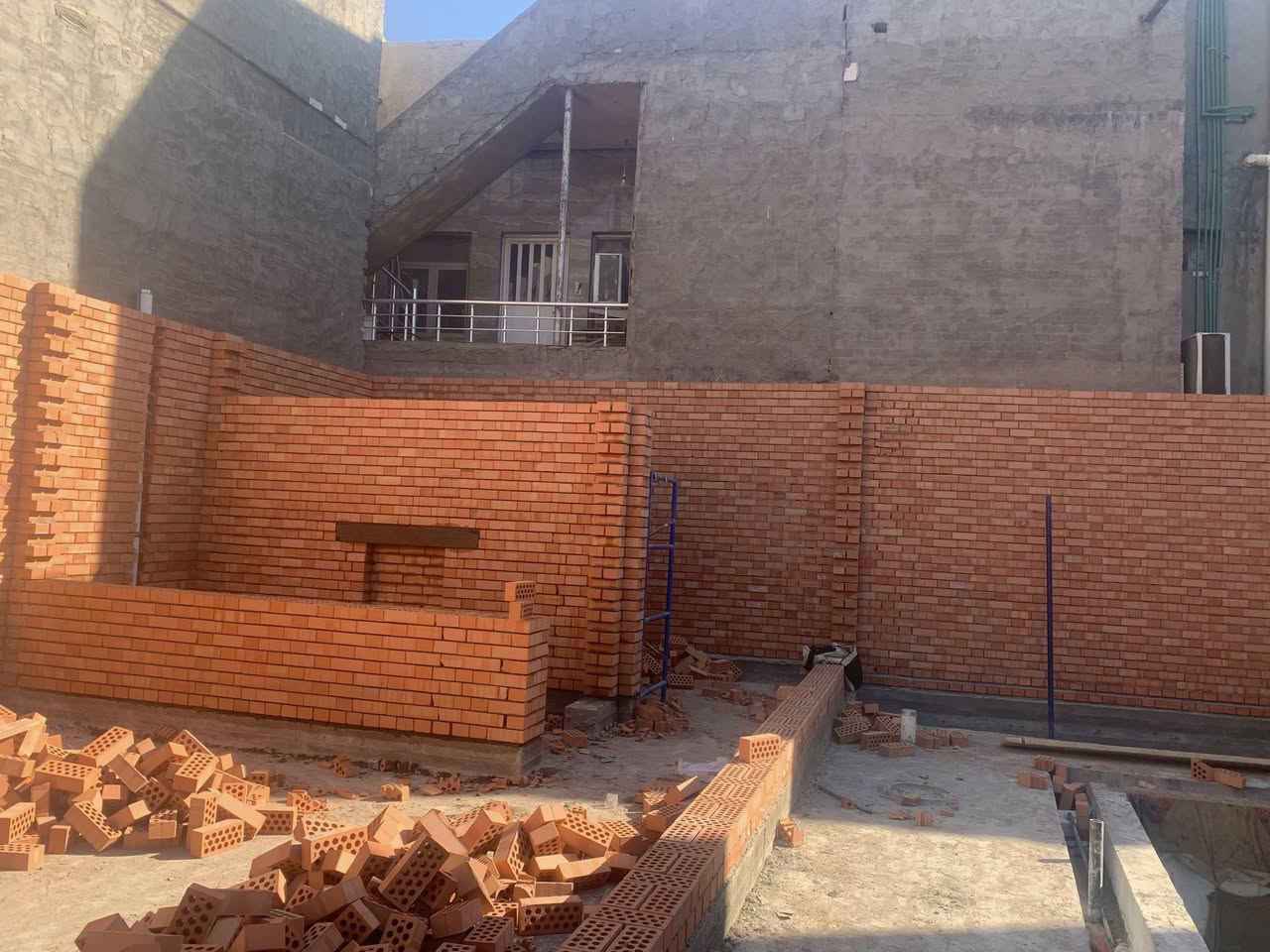 السلام عليكم .. خلفة بناء  . استلام مهندس  ***********
