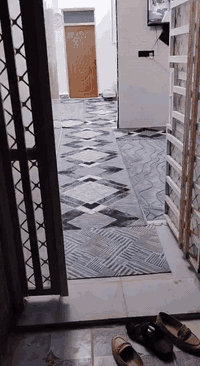 سلام عليكم بيت للبيع المساحة150م بناءً جديد على طريق السنيه بحي الامين الثانيه للاستفسار على الرقم(***********)
