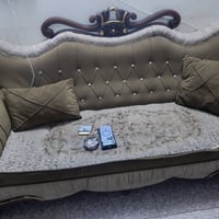 عندي طخم مكون من 10مقاعد للبيع سعره 250فقط بيه رجل وحده بلاستك مكسوره ...