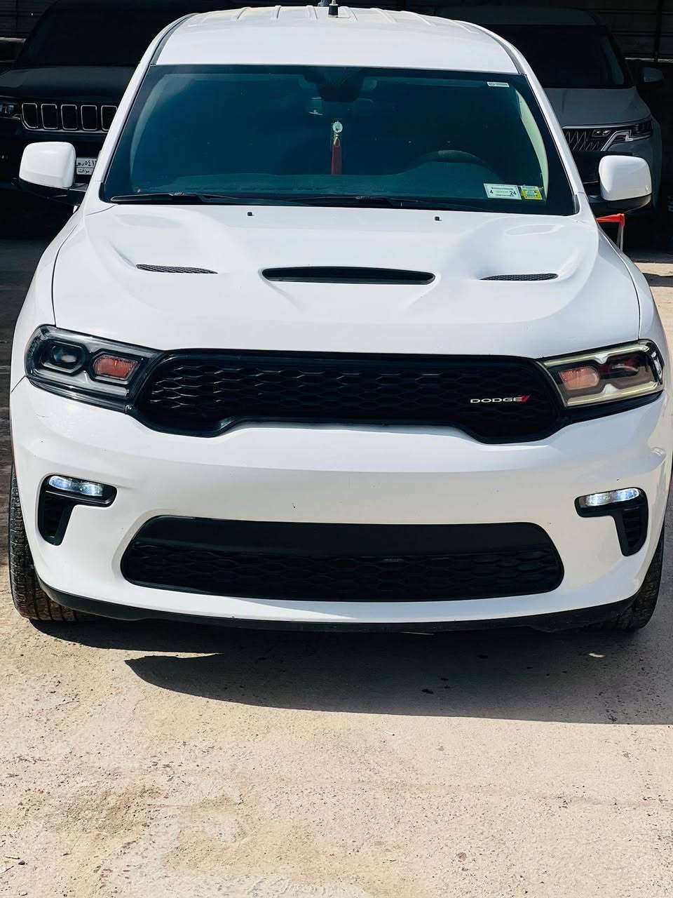 السلام عليكم
دوج دورنكو موديل 2022 اصل بوليسي بدون ارقام تترقم جميع المحافظات 
حادث بنيد بدل ومصبوغ والجاملغ نفسه بلادي مصبوغ 
المواصفات:- 
مواصفات SXT . نص فول . محرك 6 سلندر 3600 . كشنات مخمل حضن . كشن السائق كهربائي . لايت زنون .عالي . ناصي . تشغيل عن بعد . تحكم ستيرن . شاشة كبيرة . تبريد 3 قطع . 7 راكب . رادار جانبي . مثبت سرعه . وباقي مواصفات SXT  معروفه 
مكان السيارة البصره قضاء القرنه 
 للاستفسار الاتصال/  ‭ ‬ ‭0788 498 6898
