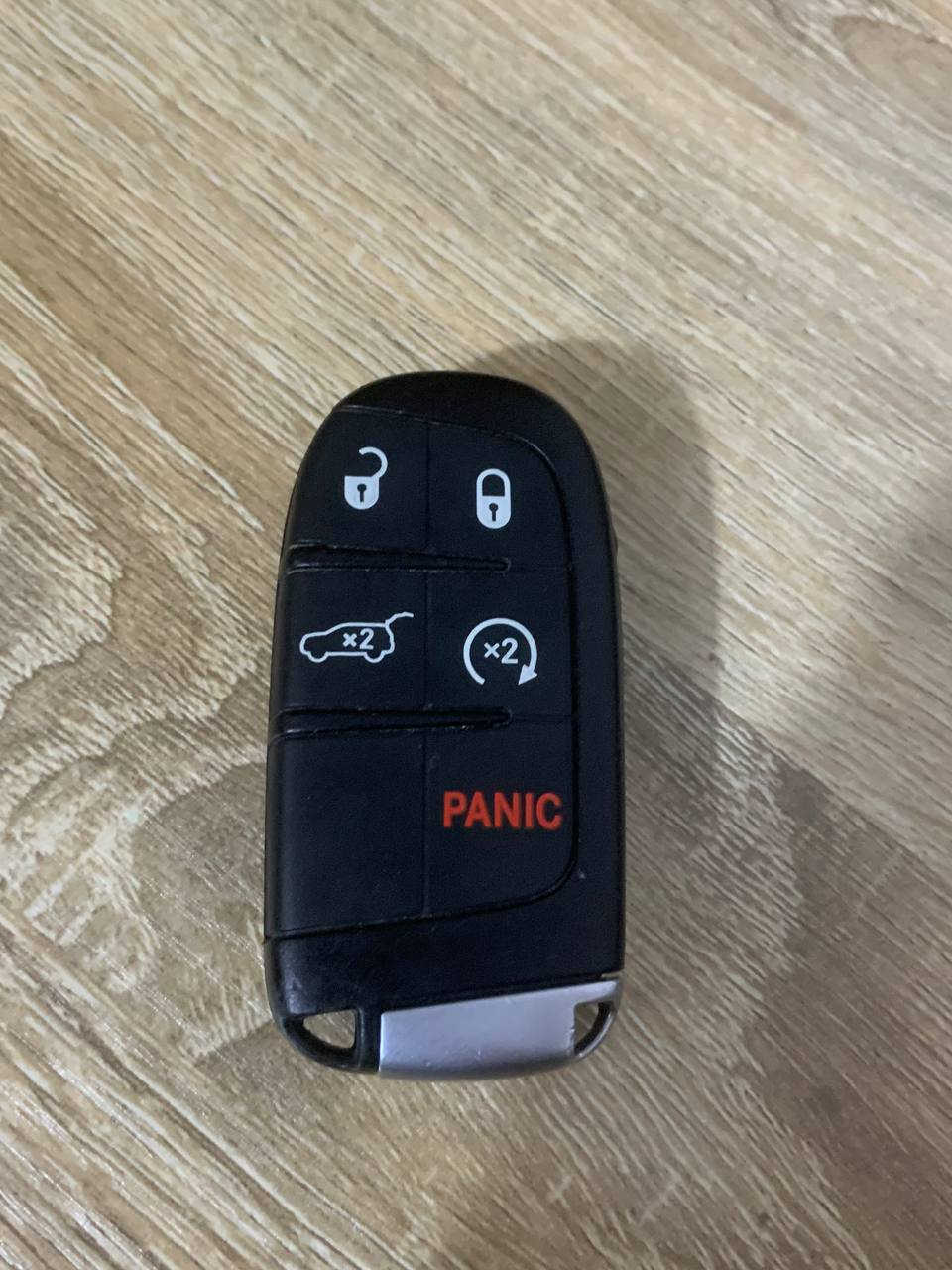 السلام عليكم  
اخوان بصمة جيب أصلية للبيع 
ترهم لجميع الموديلات 
نضيفة كلش
اكو كفر وياها مال SRT احمر 
سعرها وية الكفر 85 بدون كفر 70 
العنوان. حي سومر البنوك شارع المدارس 
الرقم .***********
