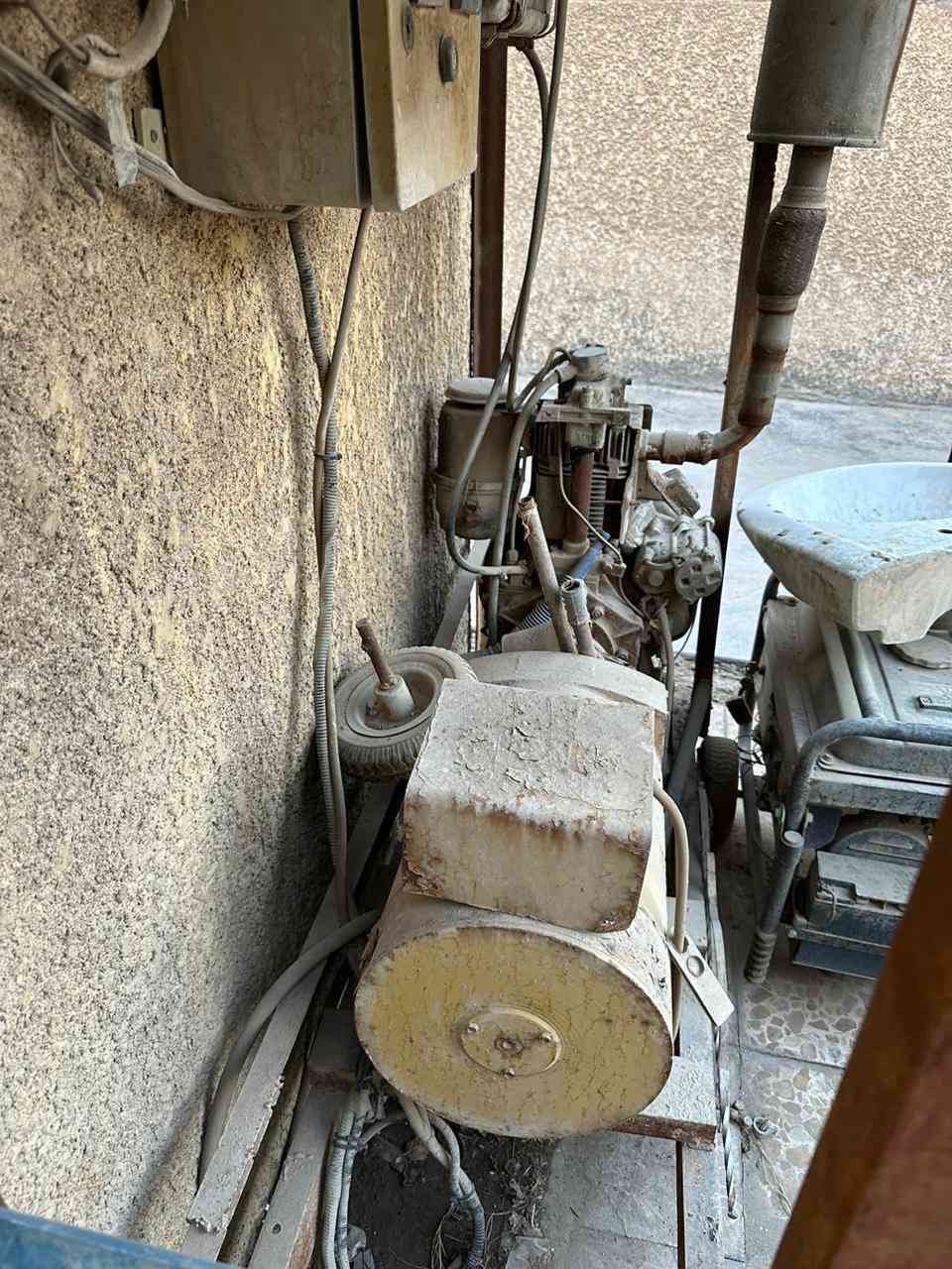 السلام عليكم مولدة بهاي الحالة بس اسويچة ضايع ابيعهة فحم لين ممشغلهة  رقمي *********** بغداد الكمالية
