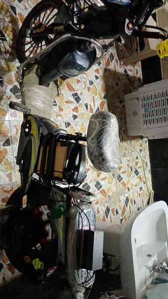 السلام عليكم دراجة شحن للبيع المواصفات عدد البطاريات 5 السرعة 80 تمشيك 65كيلو دبل امامي خلفي المكان الانبار رمادي السعر 450وبي مجال ***********
