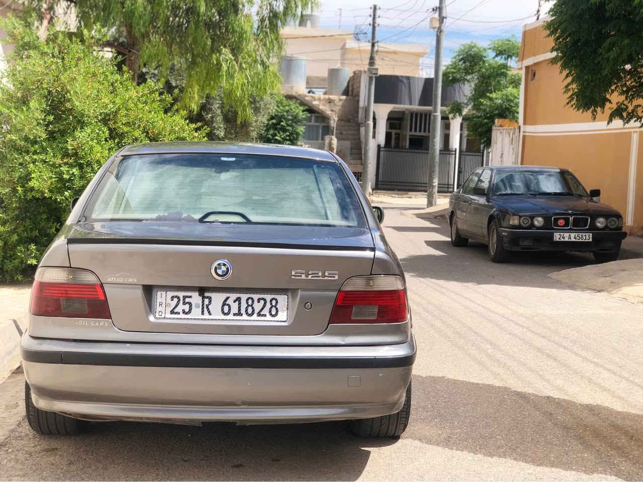 کوردی عربی:
سلام علیکم، ئەم سەیارەیە بۆ فرۆشتن مۆدیل ٢٠٠٢ مەکینە ٥٢٥ سڵاید کوشن شاموا ڕەنگ نەوتی تایە لۆک لۆک ویل لۆک  تاقم پێش و دوا لۆک وەرەقەی بەنزین کەرکووکی هەیە کوشن هیتەر تەبریت ،  بەس بۆنیتی پەمپە بۆیاخی ئێراقی تری نییە. گێڕ مەکینە تاقم وایەر بەشەرت ١٠ فیتەر ڕەقەم کەرکووکە و مشروع وەتەنی بەناو خۆمەوەیە تحویل بەشەرت سعری ١١٠ گەڵا قفڵ . 

بی ام مودیل ٢٠٠٢ محرک ٥٢٥ کیر محرک بشرت سلاید کشن شاموا کشن هیتر ویل لوک ٢ سایز لون نفطی  لا ظربة بس بونیت سبغ عراقي ما بی سبغ ماشي بتاقة بنزین رقم مشروع وطنی ب اسمي شرت تحویل محرک کیر تبریت  سعر ١١٠ شدة و عشرة ورقة قفل قفل.
*********** شمشمل, السليمانية
