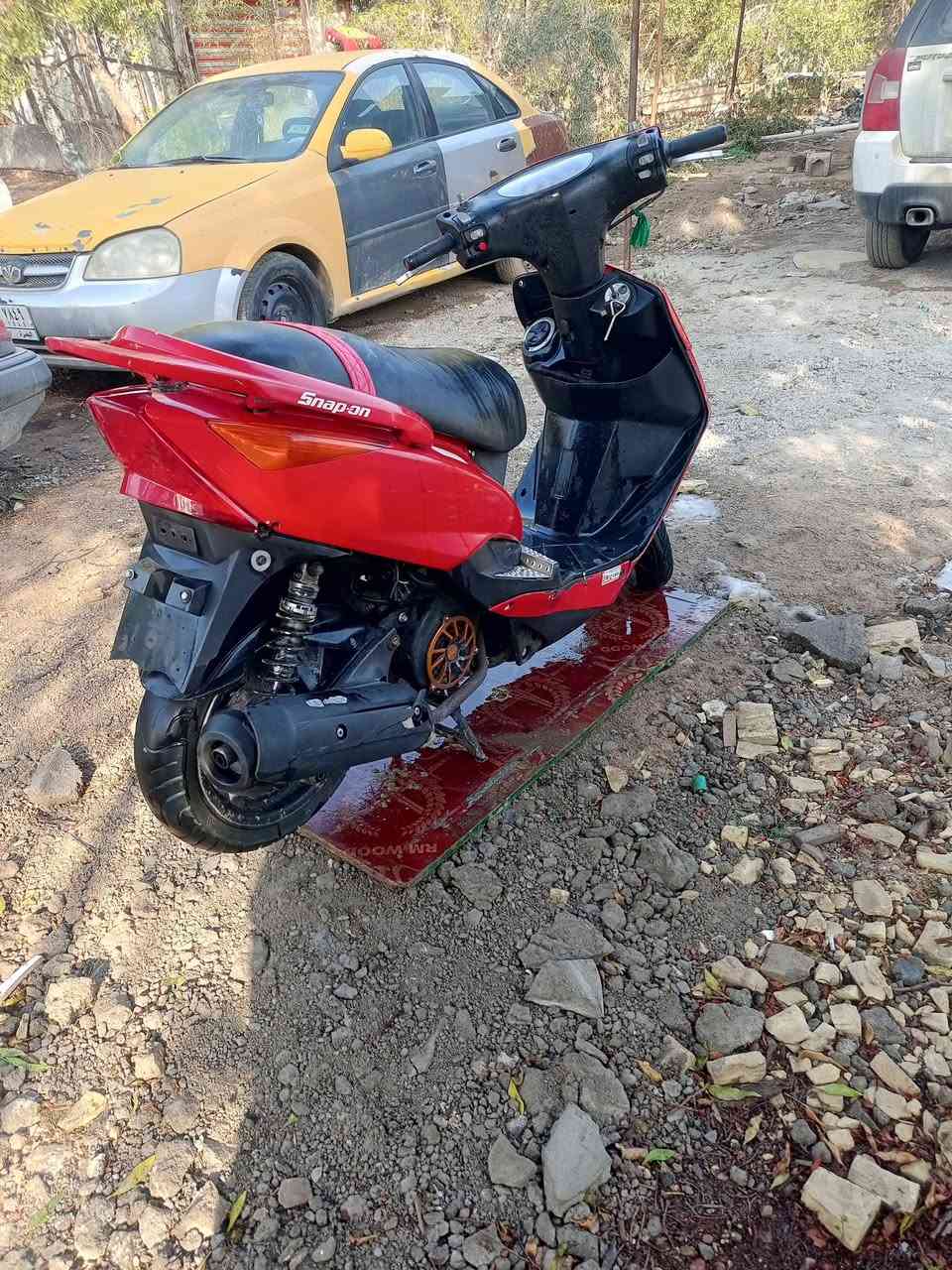 السلام عليكم دراجه ماكس ثعلب دراجة خير من الله مكينه ناعمه نكره سلف كلشي شغال بس الاشاير ميشتغلن والدبلات تعبانات العنوان بغداد الأمين الثانية ***********  السعر 400 وبيه مجال
