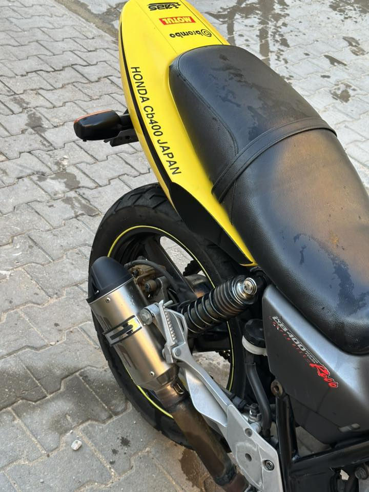 السلام عليكم
سي بي 400 موديل 2009
الدراجة جديدة بمعنى الكلمه صارلها شهرين من نازله من معرض التميمي ماشيه 40 الف الدراجه احلى من الصور التزويد واضح بالصور 
السعر 3،300 وبيها مجال بسيط
مكاني كربلاء 
***********
