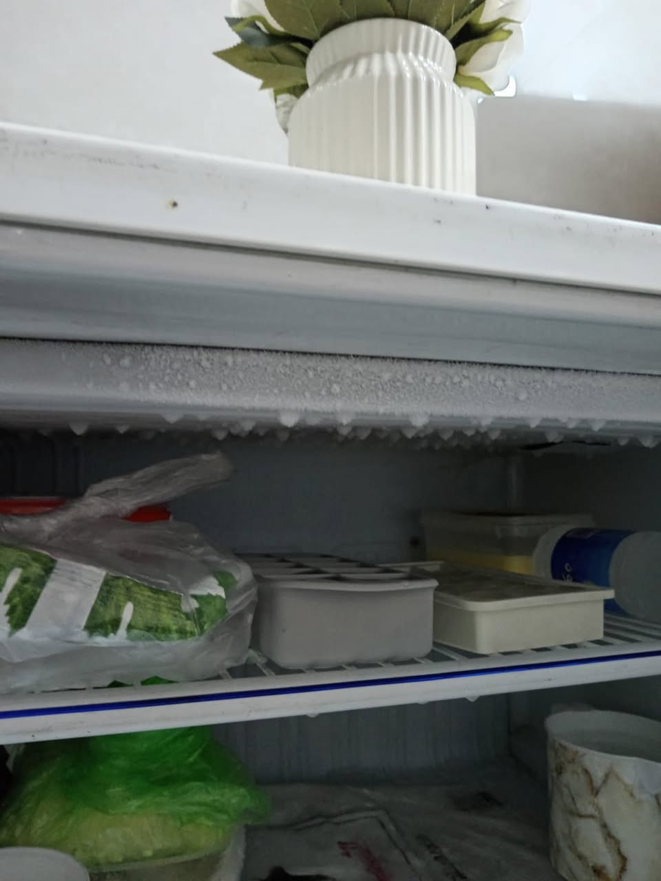 ثلاجه كونكر نظيفه وشغاله ومامصلحه تجمد وتبرد 22قدم ب250 الف وكيف شغال ونظيف 2طن الوادي ب250 مكاني بغداد المشتل 
***********
