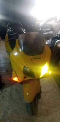 عندي هاي صفر 6 للبيع او مراوس كتف شحن وملف و باتري جدد. البارحه شادهن ...