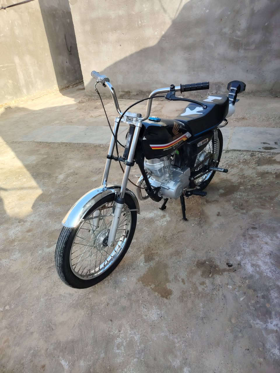 سلام عليكم شباب دراجه للبيع تعمير شاصي 18 ارشه غراضهه كله ٢٥ مكاني رفاعي سعر ٧٠٠ وبيه مجال والشراي ينتصل عله هاذه الرقم ***********
