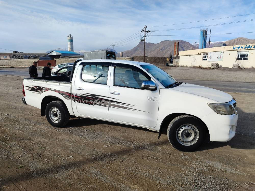 توێتا مەرزیە مۆدێل 2012 پارچە ڕەش بەناو خۆمانە سەنەوی نزیک ساڵێکی ماوە مەکینەو گێڕو تەبریدو ساردو گەرمی هەمووی بەشەرت سەیارەیەکی پاک و بێ عەیبە. ناو نیشان ڕانیە .. حاجیاوا

***********
*********** رانية, السليمانية
