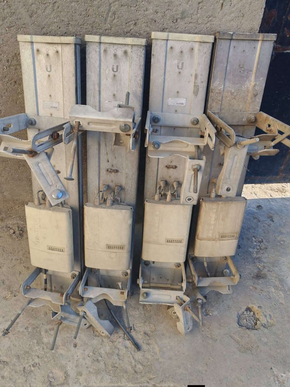 اجهزة للبيع
سكترات ١٢٠ و ٩٠ مع ٩١٢ سعر القطعة ٨٠ الف 
سعتر تيتانيوم سعر ٨٠ الف فارغ 
دش ٣٠ سعر ٨٠ الف 
M10 تك سعر ٧٥ الف
حديد ٥٥ ثلاثي ١٨ متر مع قاعدة تشد علي ٤٥ سعر ٥٠٠ دولار 
راك ٩ يو حديد ثقيل مو خفيف سعر ٦٠ الف 
بغداد 
***********
