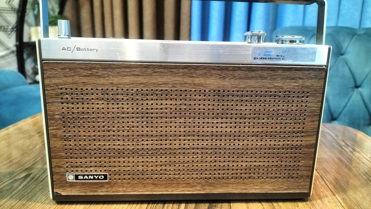 راديو سوني ياباني ثلاث موجات انتاج السبعينات.
جهاز جميل جدا ولا يوجد اي ضرر فيه رغم أن صناعته قبل نحو نصف قرن.
يعمل على اربع بطاريات وسط، ومرفق معه واير كهرباء الجهاز الاصلي.
المكان بغداد ويوجد توصيل للمحافظات كافة.


**إذا كنت صاحب هذا الإعلان وتريد حذفه لأي سبب، رجاءا أرسل رسالة إلى الدعم الفني**