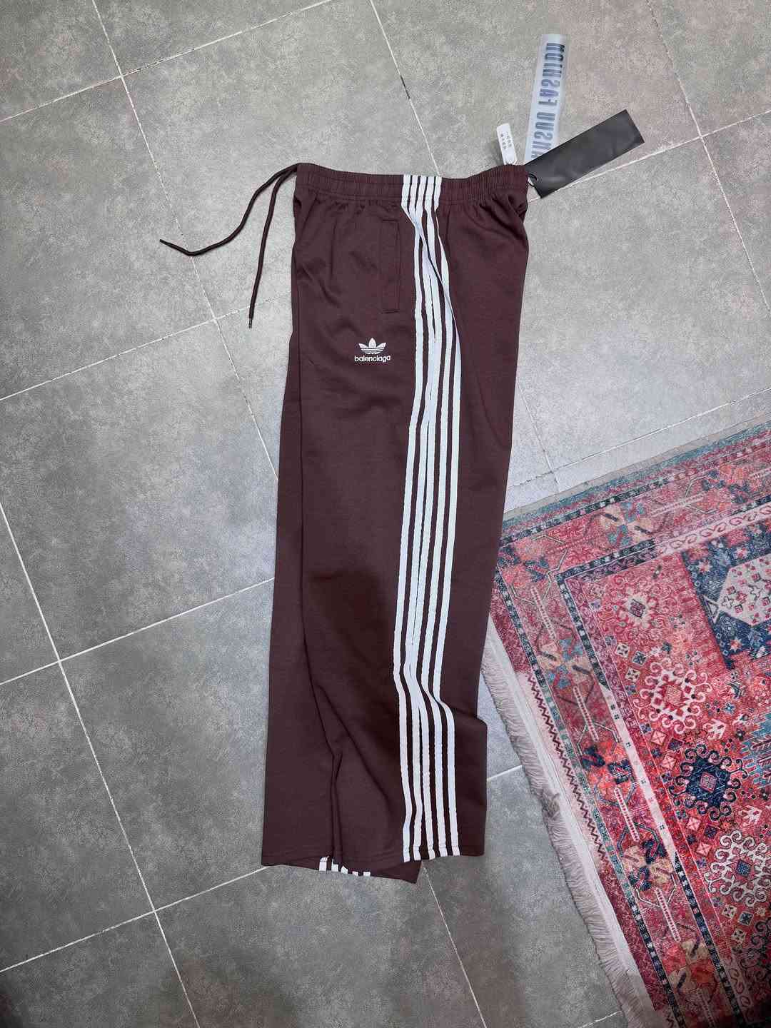 ⁨	⁨	بجامة اديداس سوبر باگي طول 105 حجل 26 سم 
القياسات من XS الى L 
القياس الي لابسه M وزني 74
السعر 25

ازياء فيكو | بغداد ، الحرية الاولى شارع باتا⁩⁩


**إذا كنت صاحب هذا الإعلان وتريد حذفه لأي سبب، رجاءا أرسل رسالة إلى الدعم الفني**