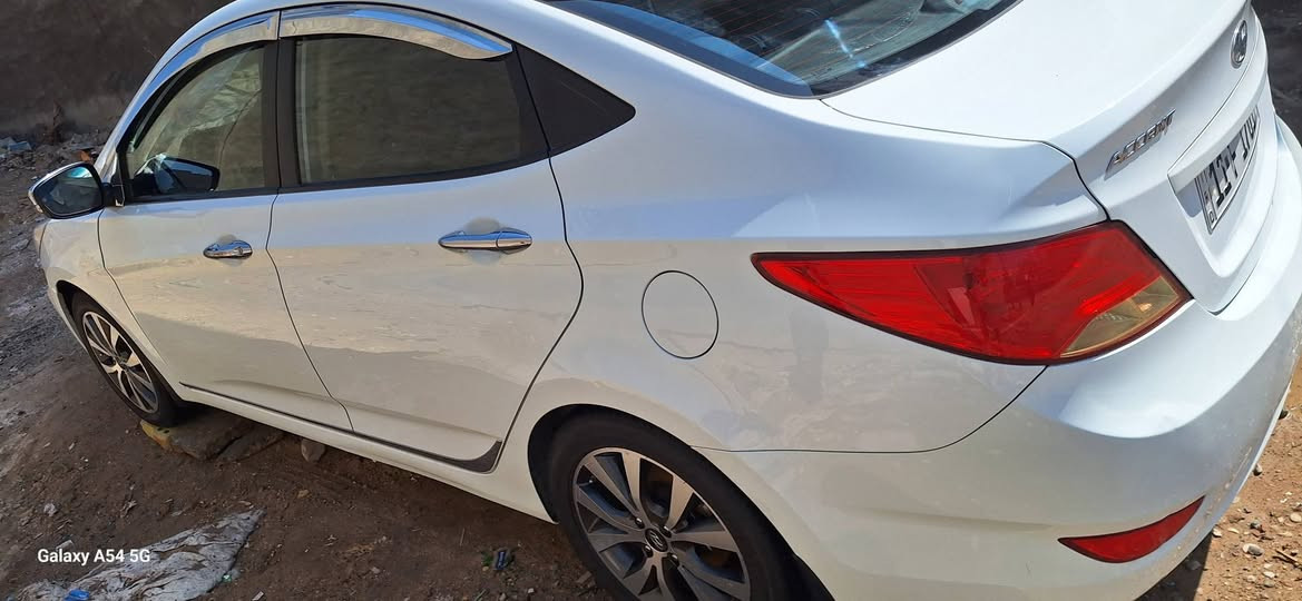 اكسنت 2017خليجي  ماشيه 80الف
مكينه 1600قطرتين
بيه بارد كد شبر الباب الي بصف السايق الباقي كفاله سياره جديده  بمعنه الكلمه تجي وتشوف بعينك وتحكم للي يدور نظيف   سعر 115وبيه مجال

مكان بغداد قرب مجمع بسمايه 

***********
