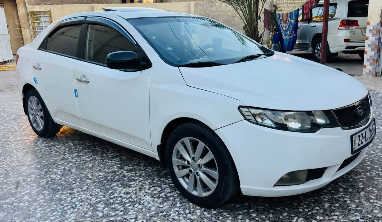 للبيع *********** السعر 91 سيراتو خليجي موديل 2011 رقم  أربيل دولي محرك 1600دوش فول مواصفات 1/1 فتحة بصمةشفتات مري شفط شاشه كامره حساس امامي خلفي بيها صبغ 3قطع ونص سونار مرفق بدون دواخل السيارة كير ومحرك جدد حداديه جديده تخم تاير جديد تبريد ثلج السعر 91 مكان السياره كربلاء المقدسة كربلاء, العراق
