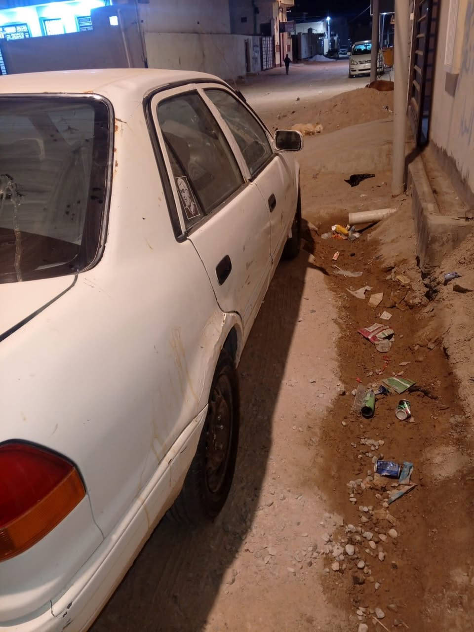 السلام عليكم مرخصه الادمن المحترم للبيع كورلا موديل 97 
السياره حلوه ويرادله شوي تعديل 
مكينه 1600 
رقم السياره بصره إنكليزي 
سنويته 28 
بأسمنه 
السياره ما بيه حادث 
سعر السياره 35 وبيه مجال 
رقم الهاتف *********** 
العنون . ابي الخصيب
