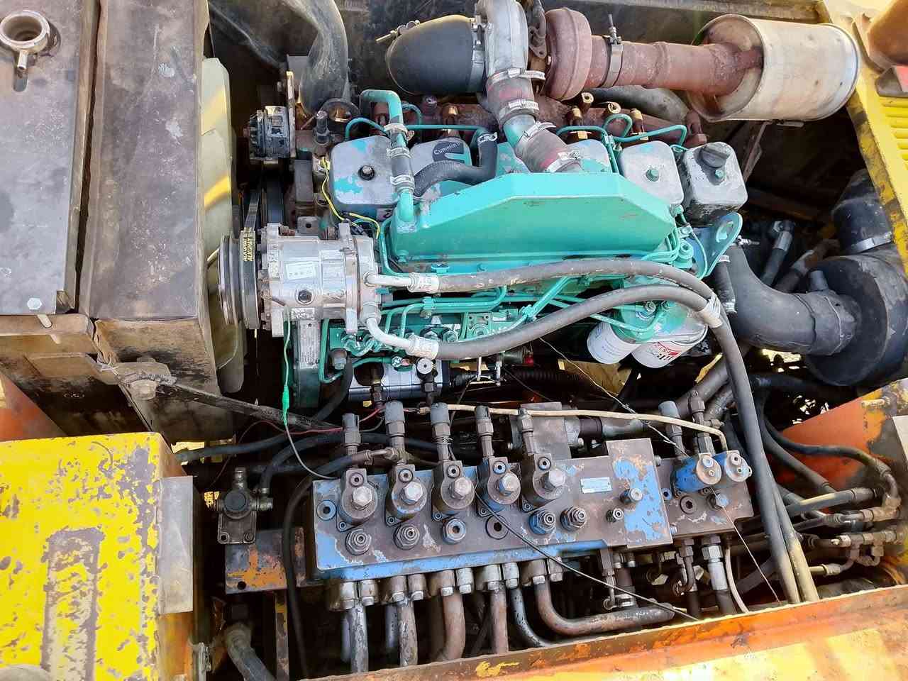 سلام عليكم
حفاره فيات هيتاشي للبيع. حجم ١٦٥

موديل ١٩٩٨.  محرك لا صرف ولا بخار كهربائيات كير بريك تأسيس نقار شرط. صينية ما بيها ملعب. تبريد مضخة بلاد حجم ١٣٥ كيلة حجم ٦٠ ويا  شرط تحويل.  سعر١٤٠    *********** مكان كركوك
