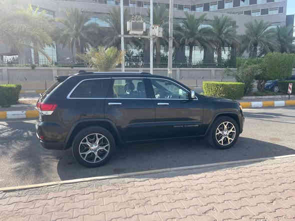 Jeep Limited 2020 جيب لمتد 
ماشيه63 الف ميل حقيقي
ضررها بنيد فقط موضح بالصور
صبغ قطعه فقط 
رقم بغداد مشروع وطني 
المواصفات فول ١/١ لمتد :
- مكينة 3,600 / ٦ سلندر
- سقف بانوراما
- صندوق كهرباء
- كشنات جلد  
- كشنات تحكم كهرباء 
- كشنات تدفئه + تبريد
- كشنات خزن Memory
- ستيرن تحكم كهرباء + ستيرن تدفئه
- شاشة CarPlay اصليه 
- كاميرا خلفية دوارة
- بصمة تشغيل / بصمة ابواب
- حساسات خلفية 
- حساسات جانبيه نقطه عمياء 
- ويل حجم 20 عنكبوت اصلي  
- مودات اقتصادي ايكو و سبورت
جاهزه بدون نقص
صدرها لوك تخم تاير جدد

السعر 265ورقه بيها مجال بسيط
عنوان/ميسان***********
