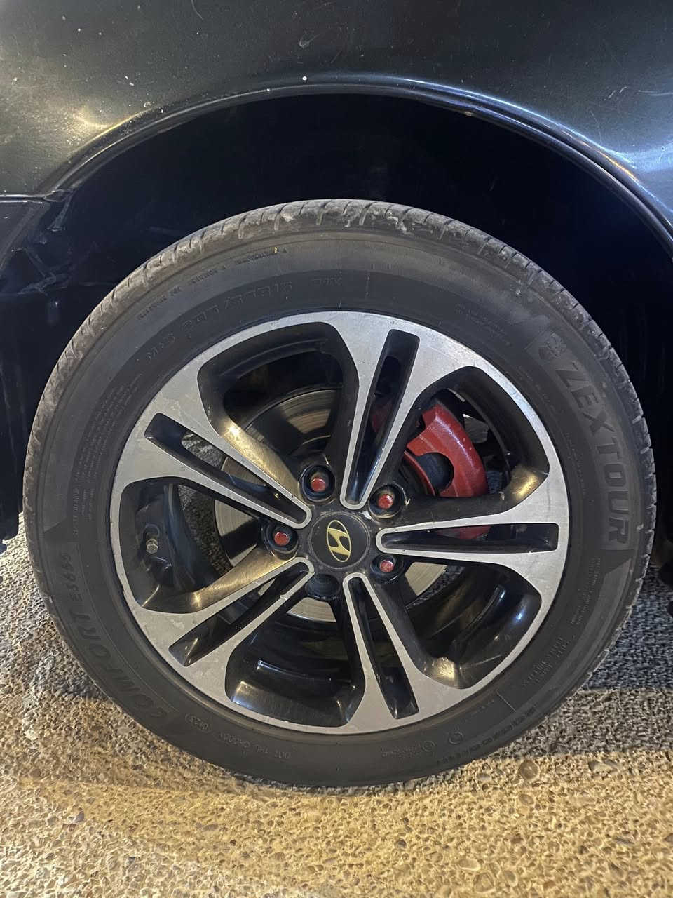 السلام عليكم ويل للبيع حجم ١٦ نضاف 
تايرات نص عمر ب٢٧٥ وبيهن مجال 
***********
