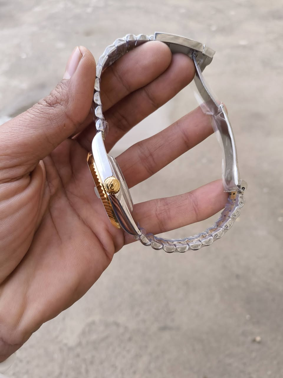 ساعه ماركه هولونز
اوتماتيك ماكنه 21 جوهره 

طلاء ذهب طوك وسير ساعه لمعتها كلش حلوه 

وزن ثقيل

كامل ختومات سير ولمينى ولبوك

مزاد يبدي من 40 الف ينتهي ساعه 12 ليلا


**إذا كنت صاحب هذا الإعلان وتريد حذفه لأي سبب، رجاءا أرسل رسالة إلى الدعم الفني**