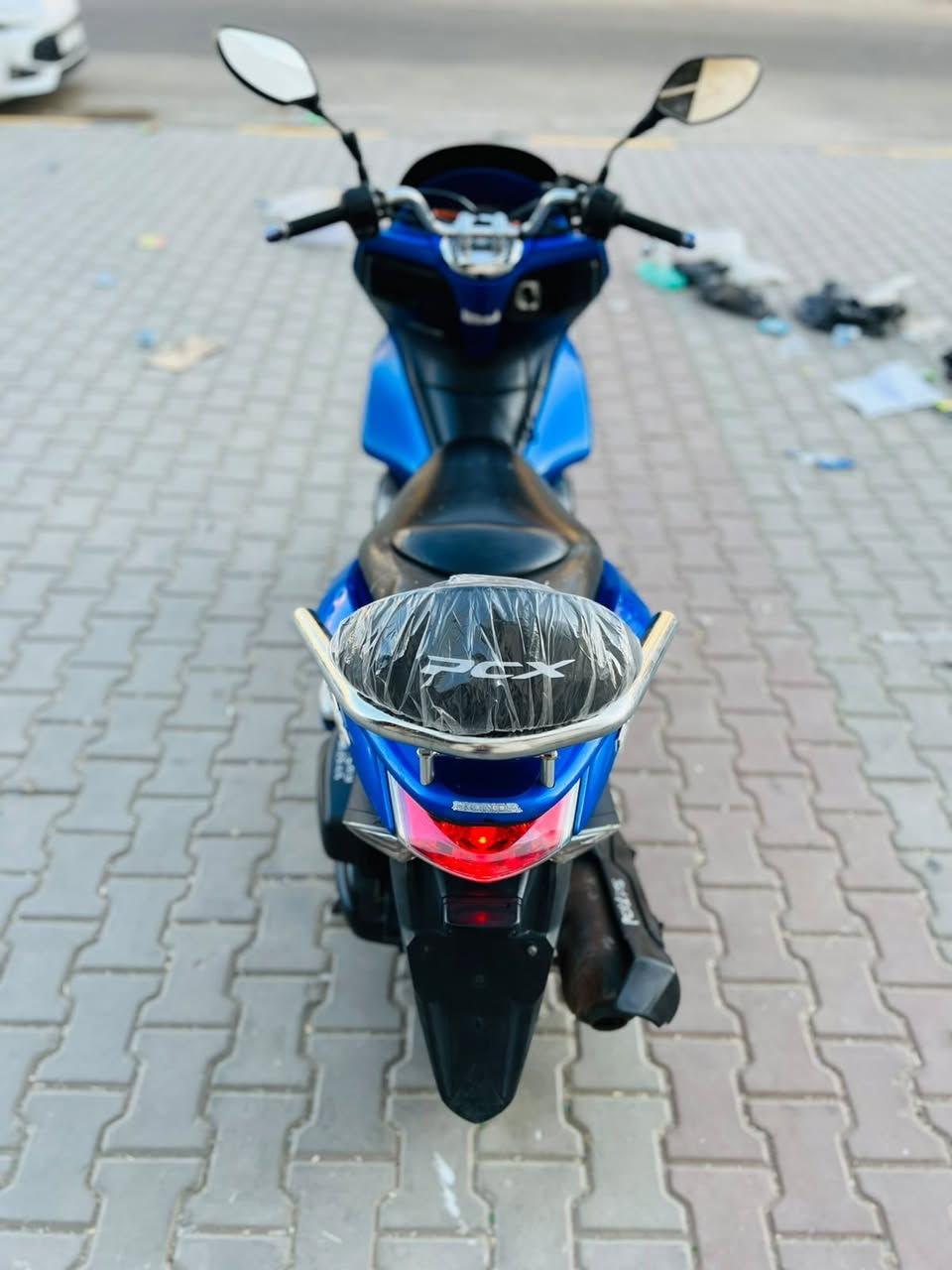 السلام عليكم للبيع دراجة PCX ياباني الجيل الاول KF مكينه 150 دراجه جديده برغي ممفتوح بيه شلعه معدل فووول كهربائيات كله شغاله حساس ازدحام 
حرف A استان حساس ناعمه اتخبل 
الدراحه مكفوله السعر مليون 250 وبيه مجال عنواني بغداد الاستفسار هاتف 
***********
