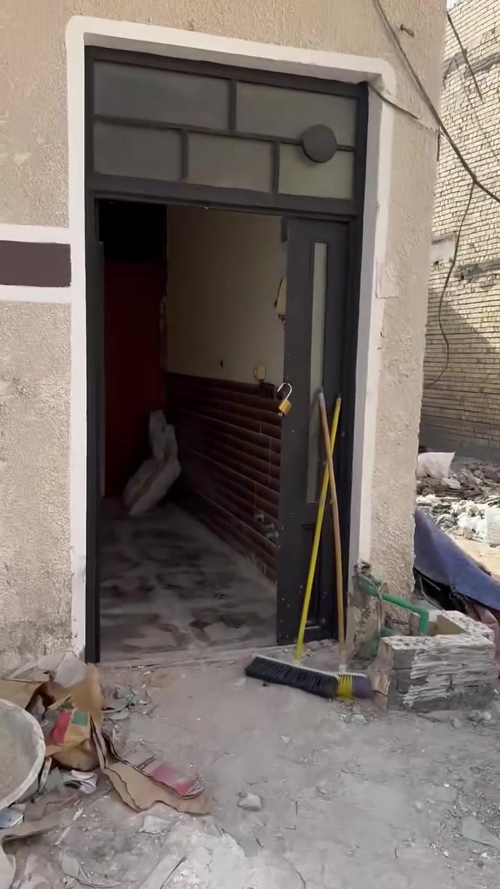 السلام عليكم بيت للبيع المساحه 55مترالمكان كربلاء كنطرت السلام مقابيل مجمع الواث يم حسن ابو الدهن الشري نتصال وبي خير وتدلل البيت بناه جديد توه طلع الخالفه الوقع حال مالته ٦٥متر هاذ رقمي ‭***********‬
