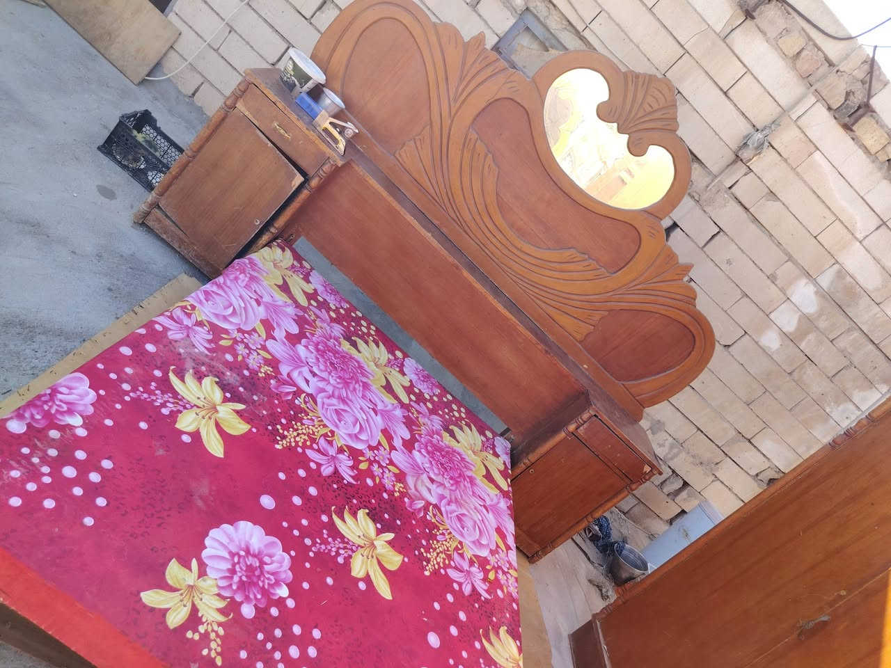 يا الله غرفه للبيع تسقام صاج ثقيل غرفه بها ناقص بسيطه يرادلها تركيه للبيع السعر ٣٥٠الف ***********
