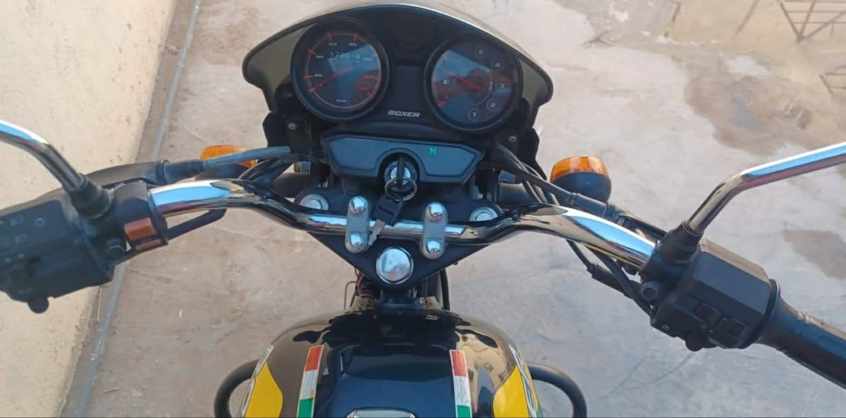بوكسر موديل ٢٠٢٢ سنوية باسمي لسنة  ٢٠٢٨ مجفتة كلها وكالة السعر مليون و ٣٥٠ ( ***********)
