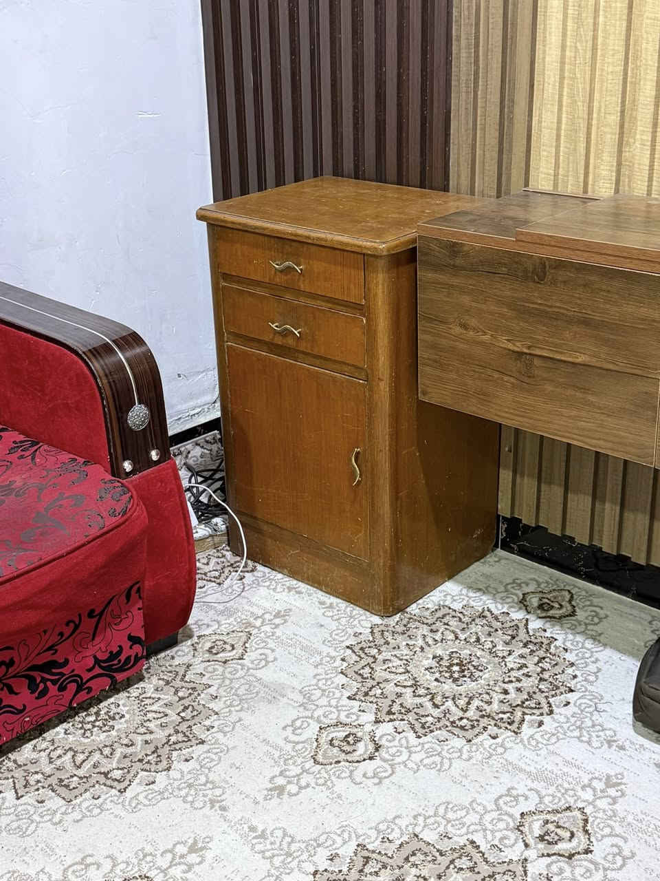 سلام عليكم جربايه تفصال عراقي تسكام مع التاج مع الصفاح مع ميز عدد اثنين مع الزاوية   شغل درجة أولى للبيع سعر 225 نظافتها مثل ما موضحة بالصور نظافة 80% العنوان بصره تنومه
هاتف ￼***********
