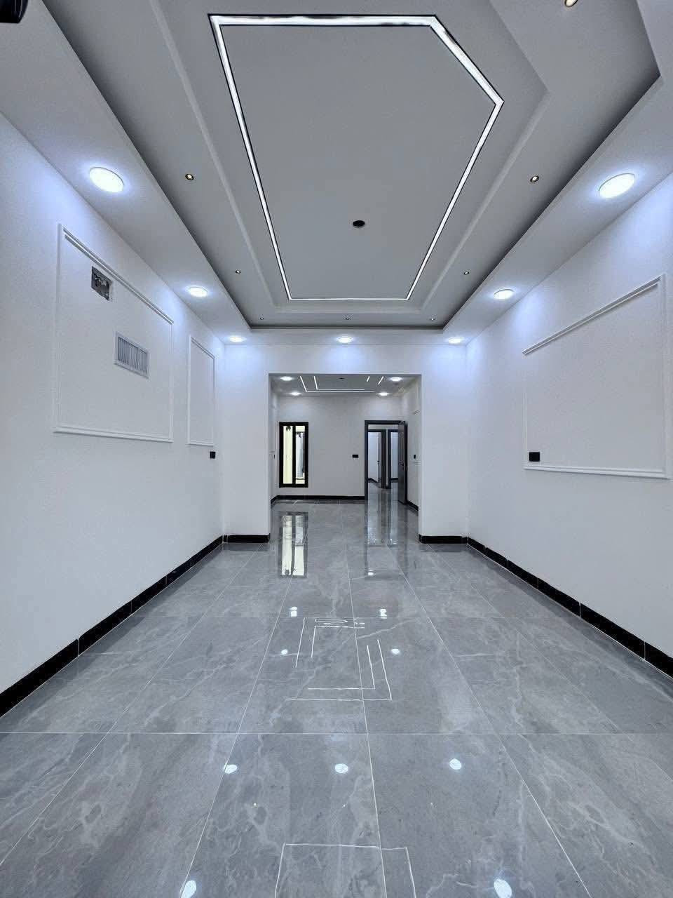 دار للبيع ⬇️
المساحة ١٥٠ متر بناء حديث 🏛️

حي السكر قرب مسجد النبأ العظيم 🏢🏢

يقع عل شارع ١٢ متر تسليم فوري 📃📃

للستفسار *********** /***********☎️

مكتب الكوفة 🏛️
